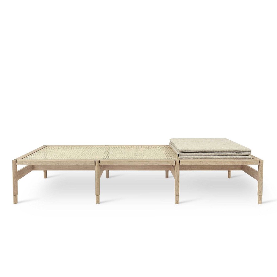 Mater Daybed | Winston Daybed & Winston Cushion | Natural Matte Lacquered Oak