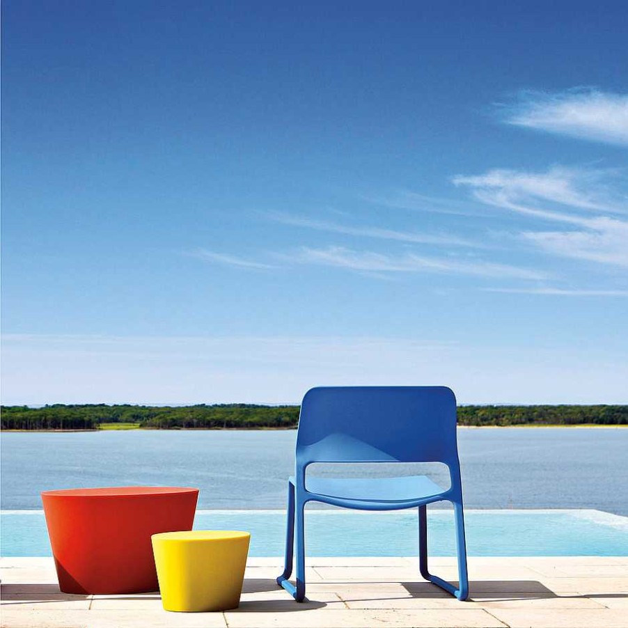 Knoll Outdoor Chairs | Spark Lounge Chair | Outdoor Armchair