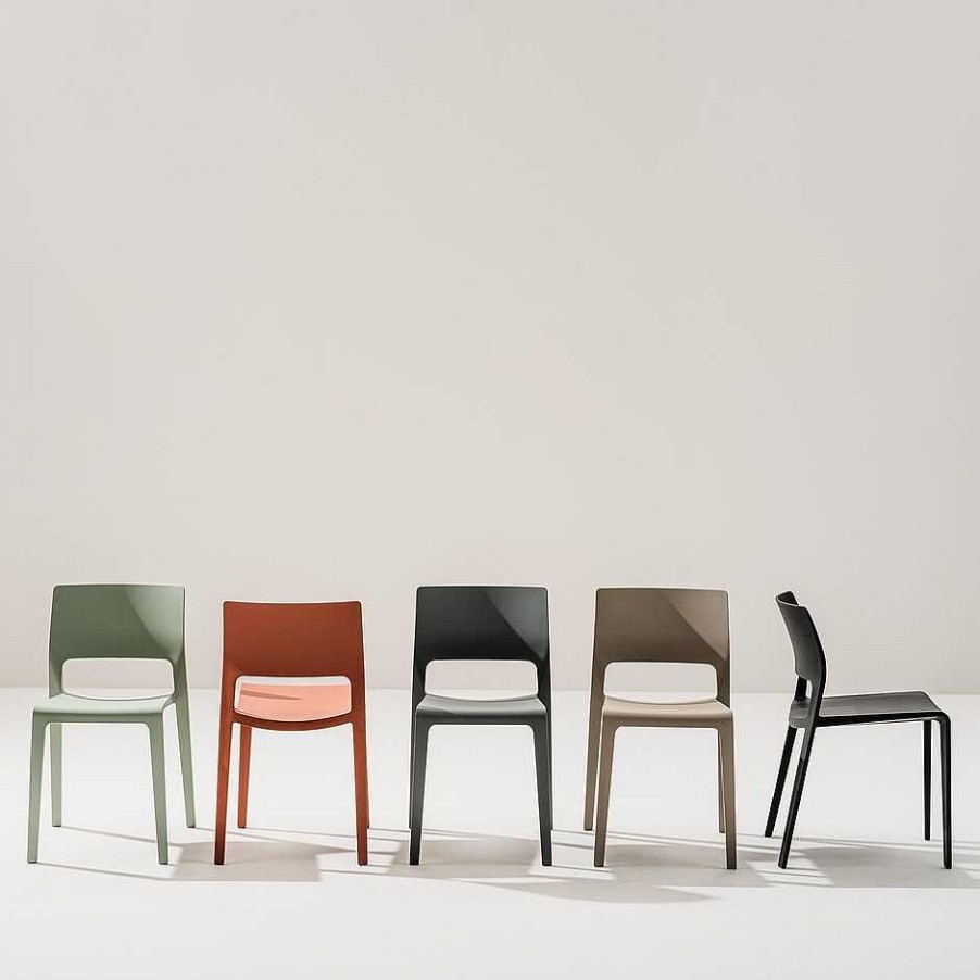 Arper Chairs | Juno 02 | Chair | Black