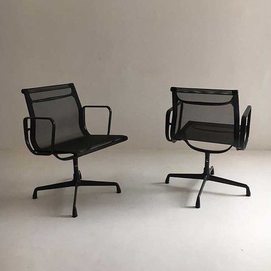 Vitra Office Chairs | Aluminium Chair Ea 108 | Office Armchair | Black | Ex-Display