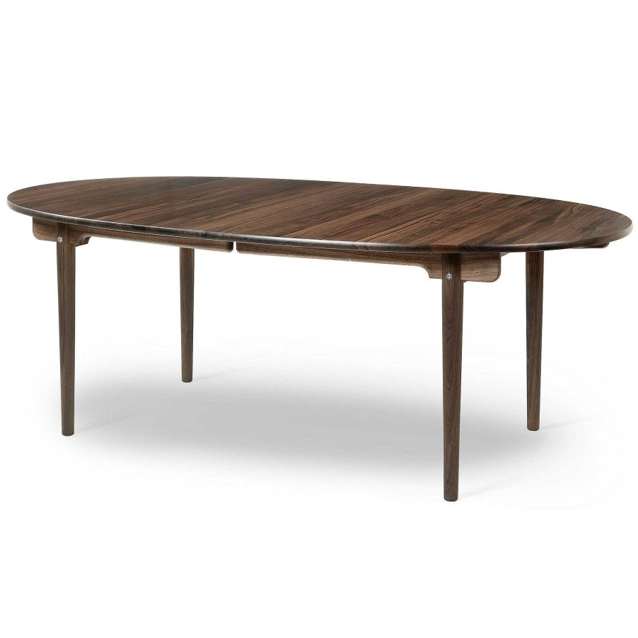 Carl Hansen & Søn Extending Tables | Ch338 | Table | Oiled Walnut