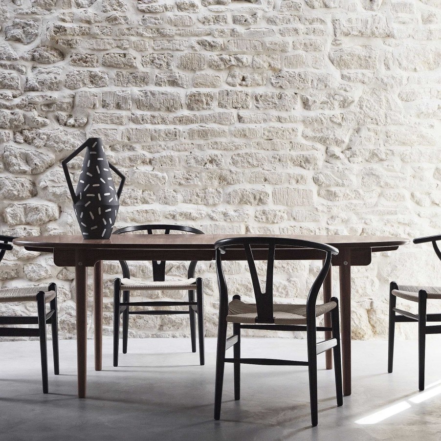 Carl Hansen & Søn Extending Tables | Ch338 | Table | Oiled Walnut